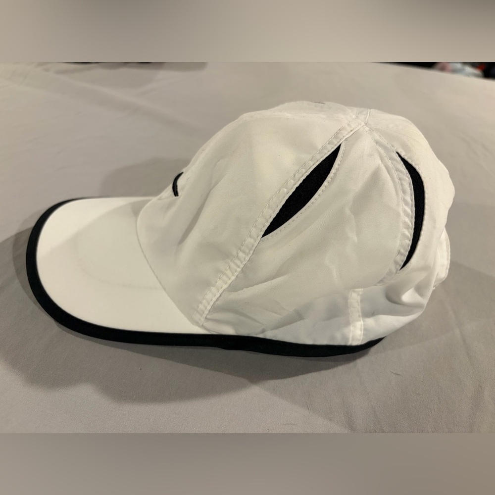 Nike Dr-fit Featherlight White and Black Performance running Cap - Picture 4 of 7